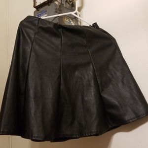 Short vynil skirt